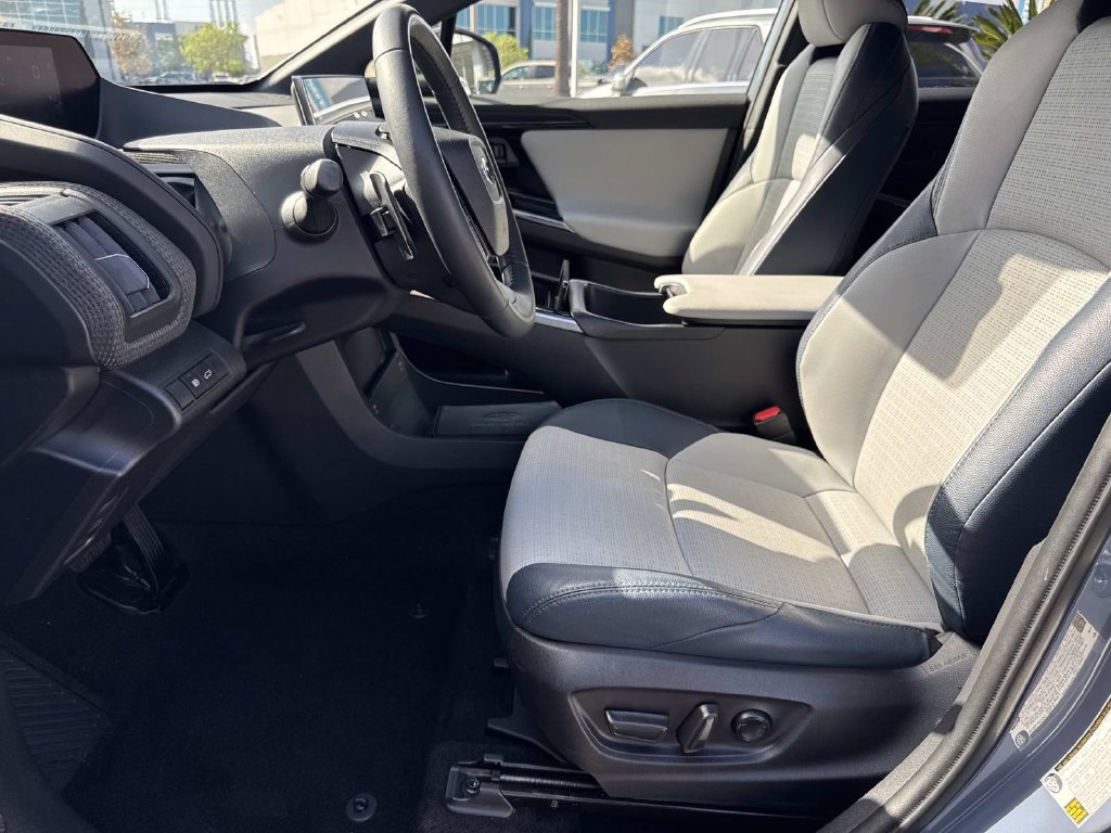 Used 2023 Subaru Solterra AWD image 21