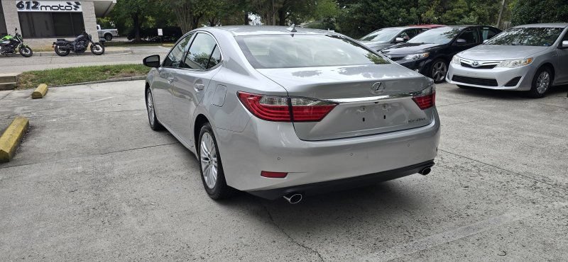 Used 2014 Lexus ES 350 w/ Luxury Package FWD image 3