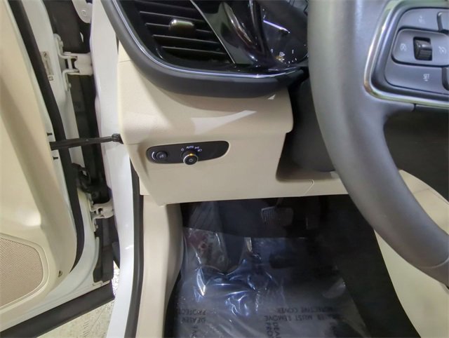 Certified 2022 Buick Envision Essence w/ Safety Package image 17