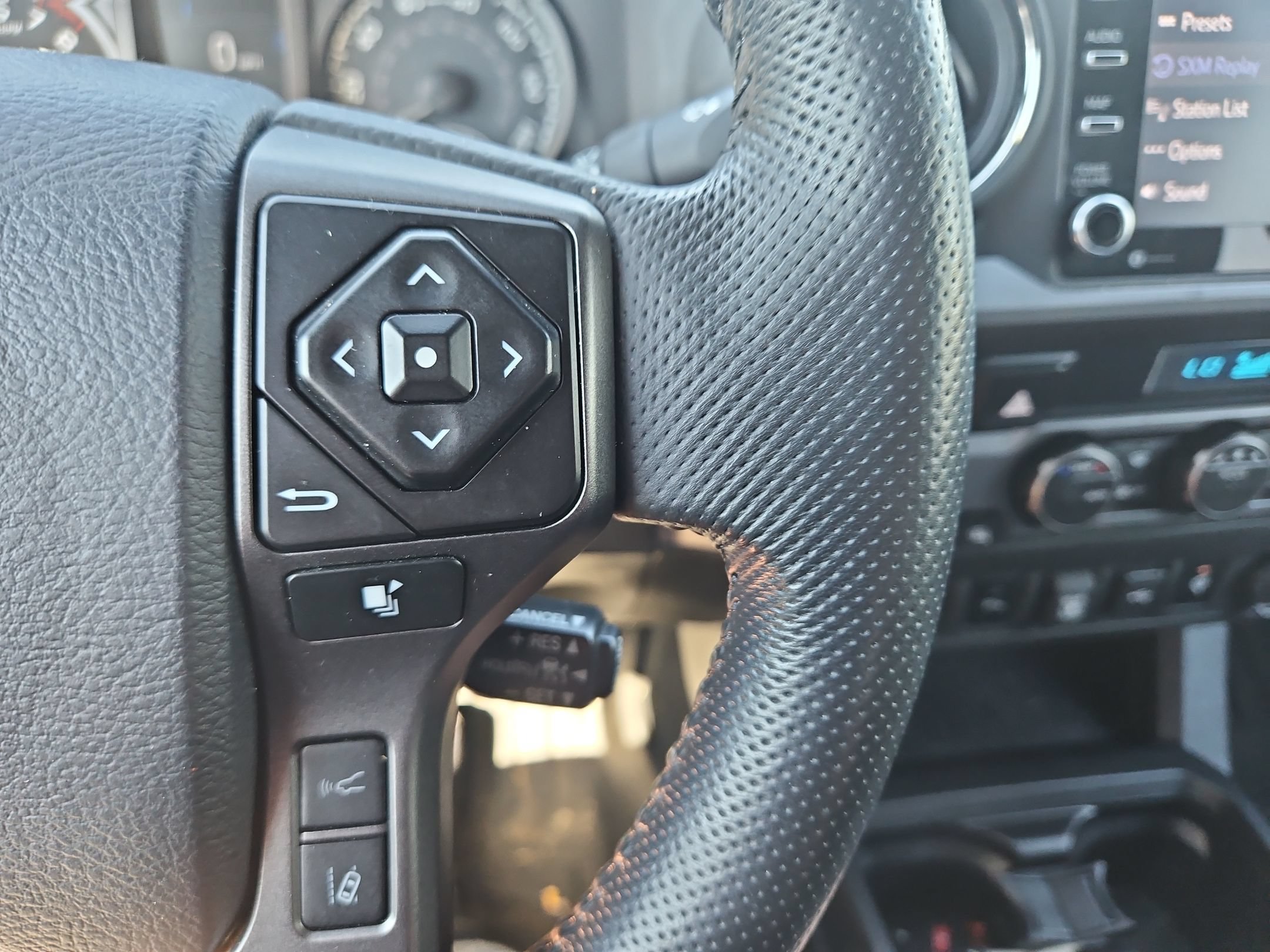 Used 2023 Toyota Tacoma TRD Off-Road w/ Technology Package AWD/4WD image 28