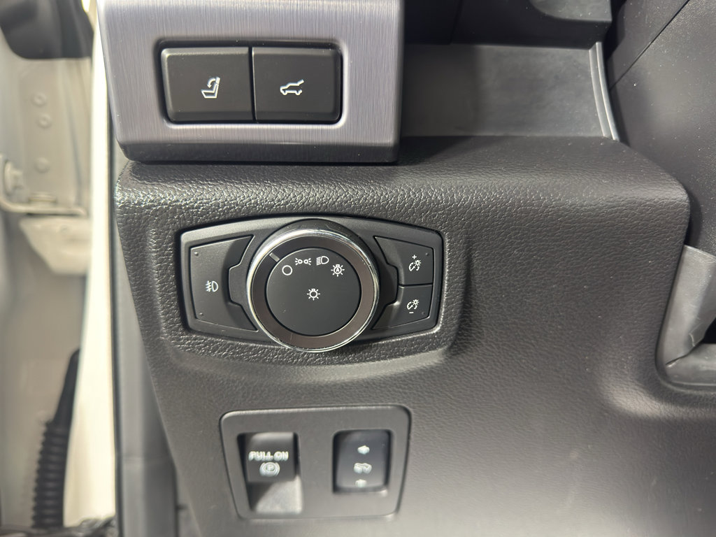 Used 2018 Ford Expedition Platinum AWD/4WD image 17