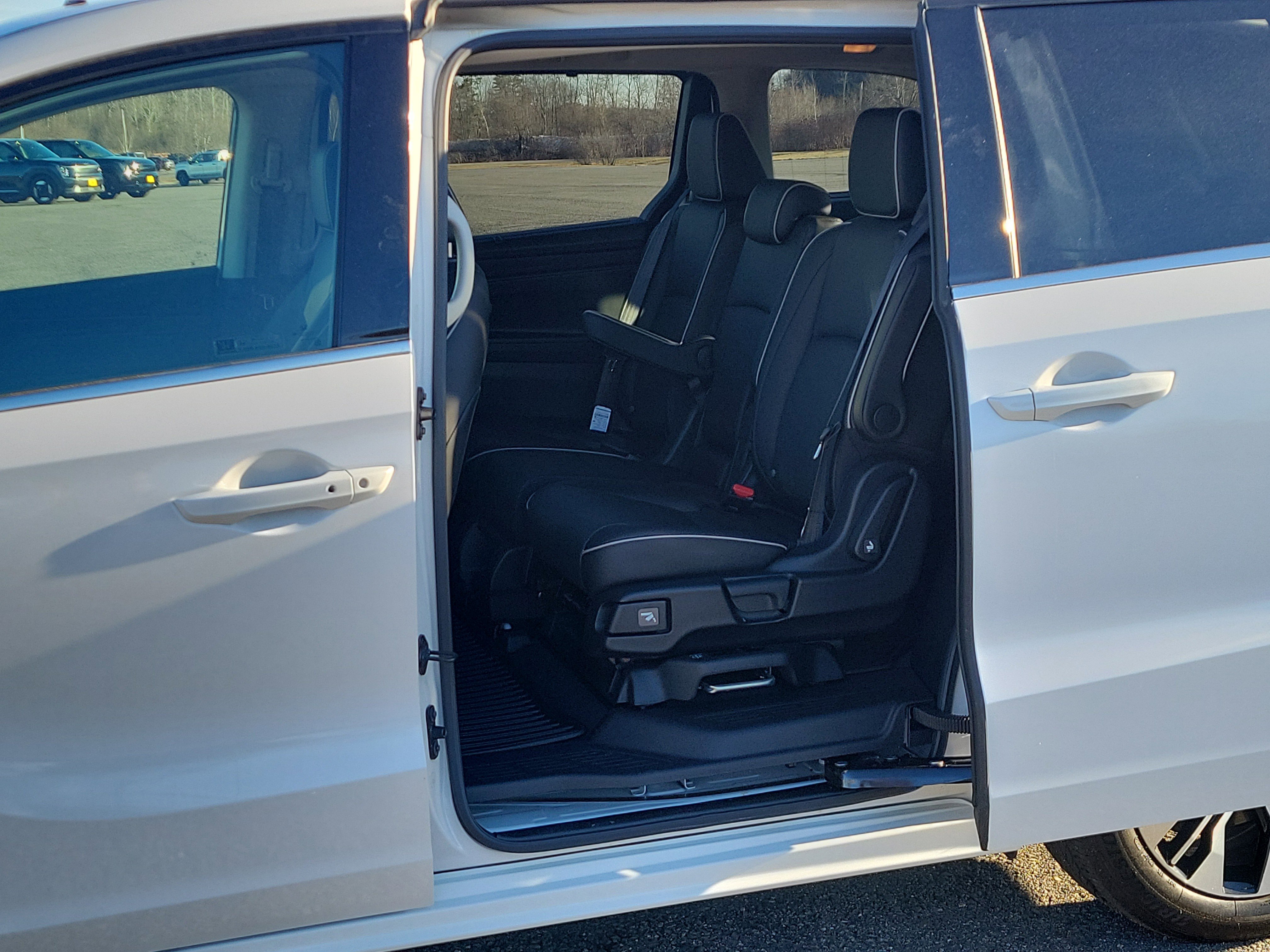Used 2025 Honda Odyssey Elite image 31