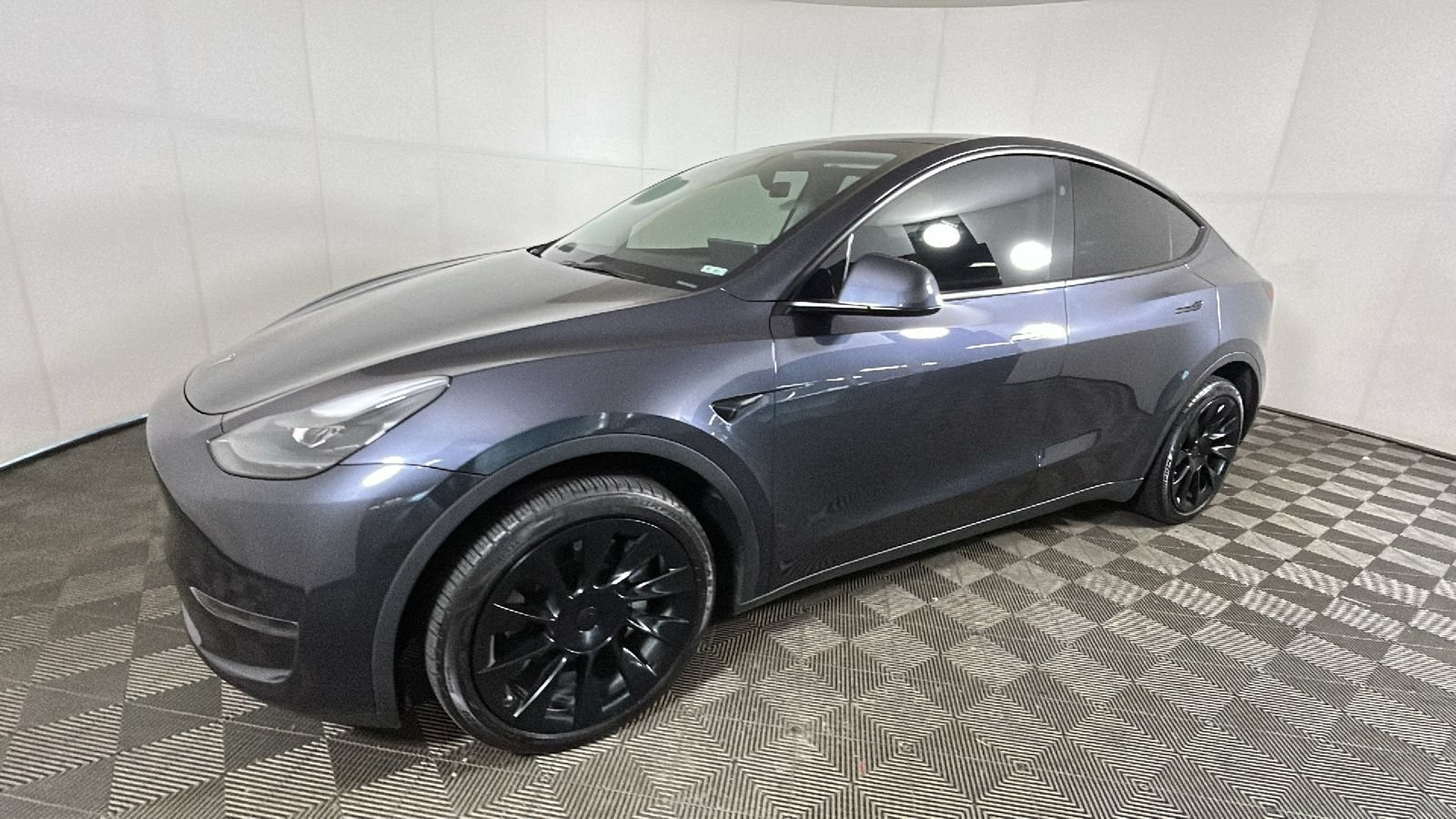 Used 2024 Tesla Model Y Long Range AWD/4WD image 6