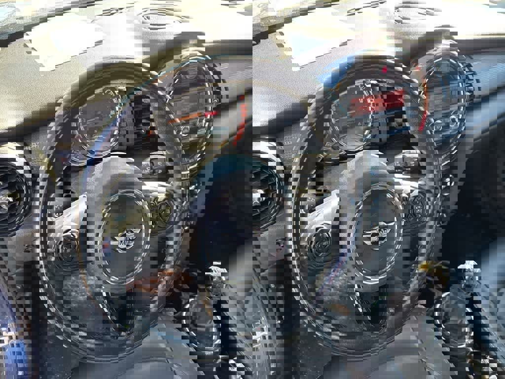 Used 2015 MINI Cooper 4-Door Hardtop image 12