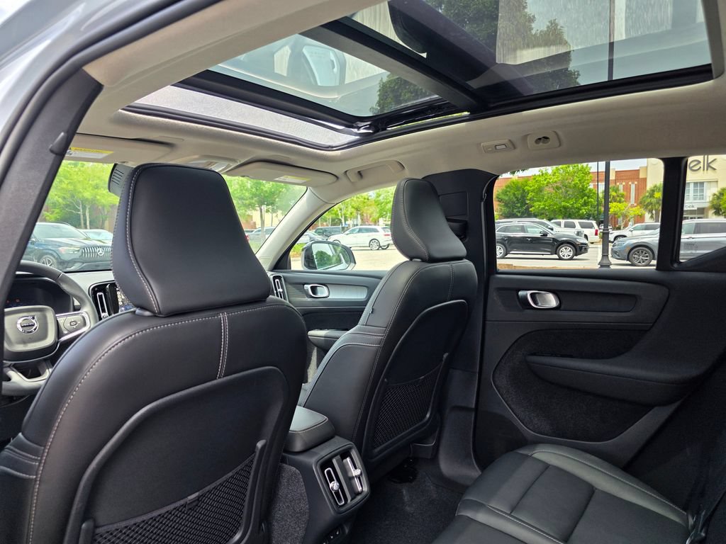 Used 2026 Volvo XC40 B5 Plus AWD/4WD image 30