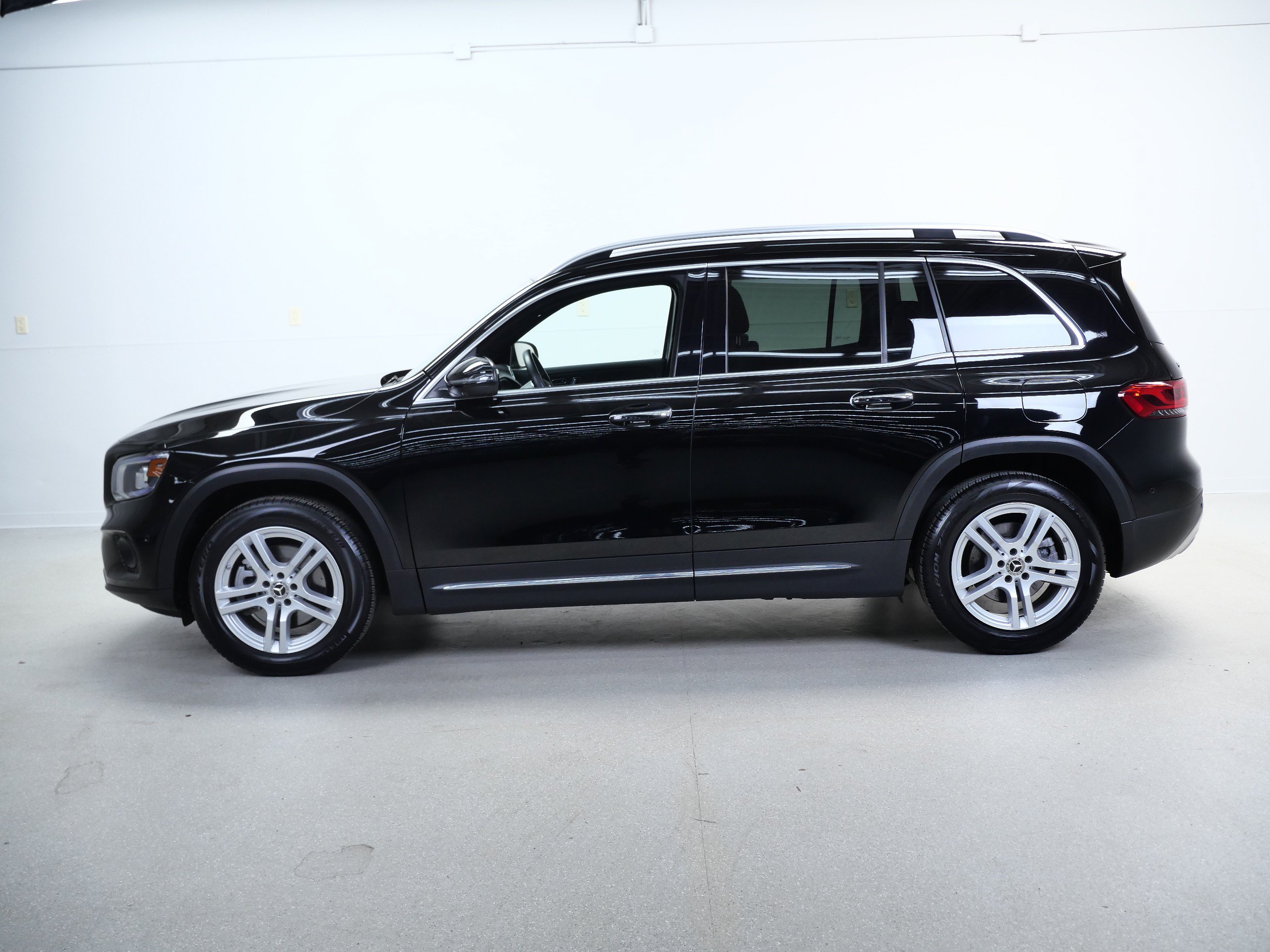 Used 2023 Mercedes-Benz GLB 250 4MATIC image 10