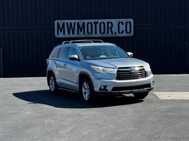 Used 2014 Toyota Highlander XLE AWD/4WD image 1