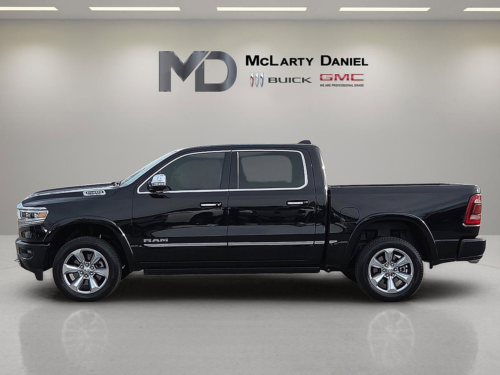 Used 2020 RAM 1500 Limited image 3