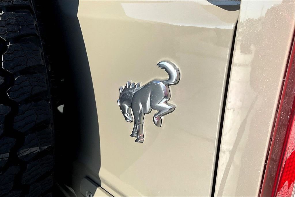 New 2026 Ford Bronco Heritage Edition image 9