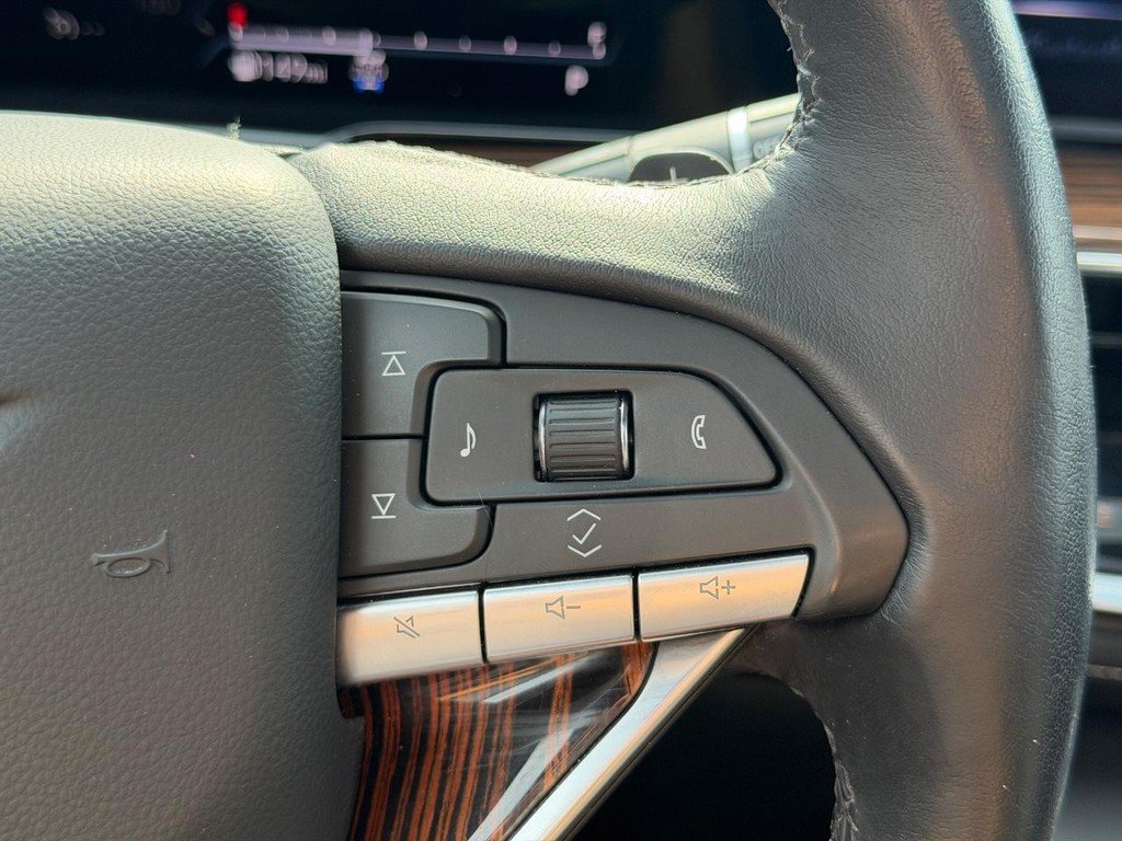 Used 2021 Cadillac Escalade ESV Premium Luxury AWD/4WD image 19