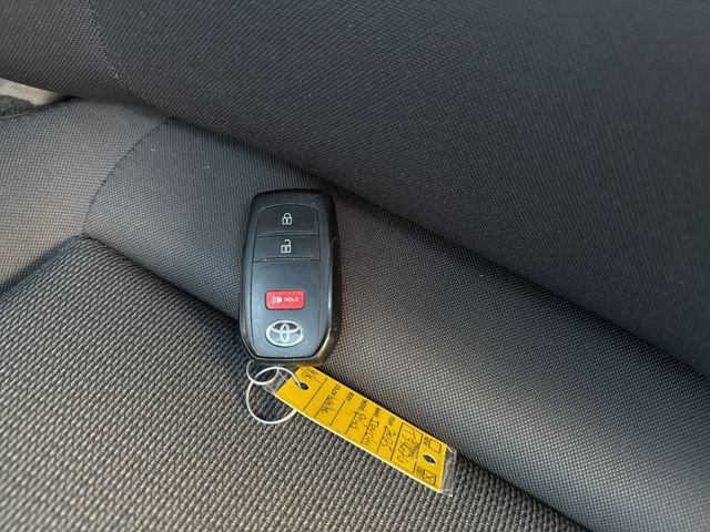 Certified 2025 Toyota Prius LE FWD image 33