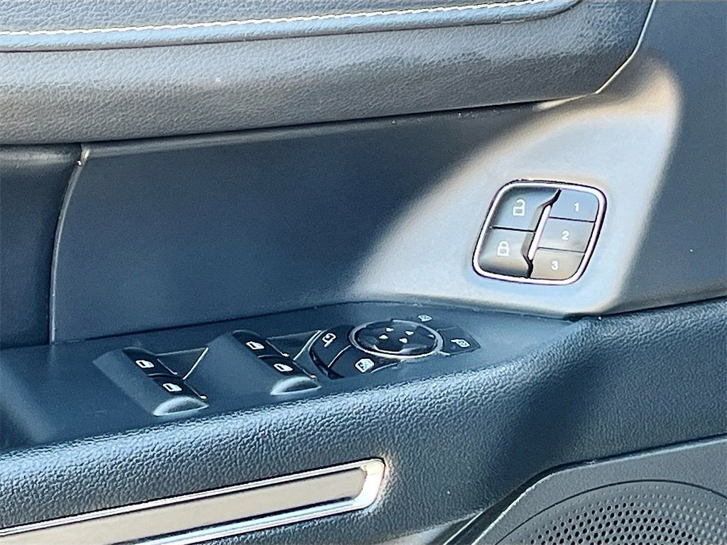 Used 2024 Ford Expedition XLT image 18