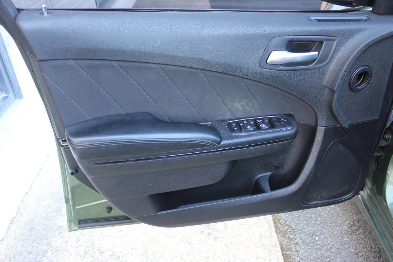 Used 2021 Dodge Charger SXT w/ Blacktop Package image 11