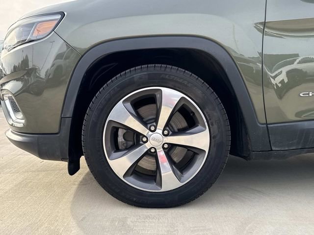 Used 2019 Jeep Cherokee Limited image 3