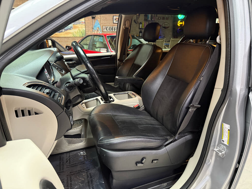 Used 2018 Dodge Grand Caravan SXT FWD image 24