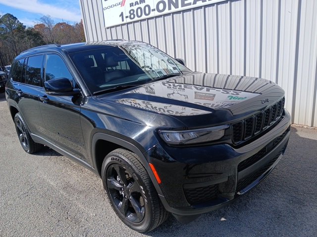 Used 2023 Jeep Grand Cherokee L Laredo image 1