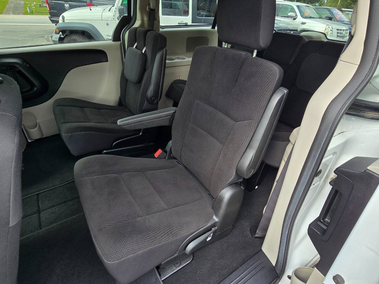 Used 2018 Dodge Grand Caravan SE w/ UConnect Hands-Free Group FWD image 18