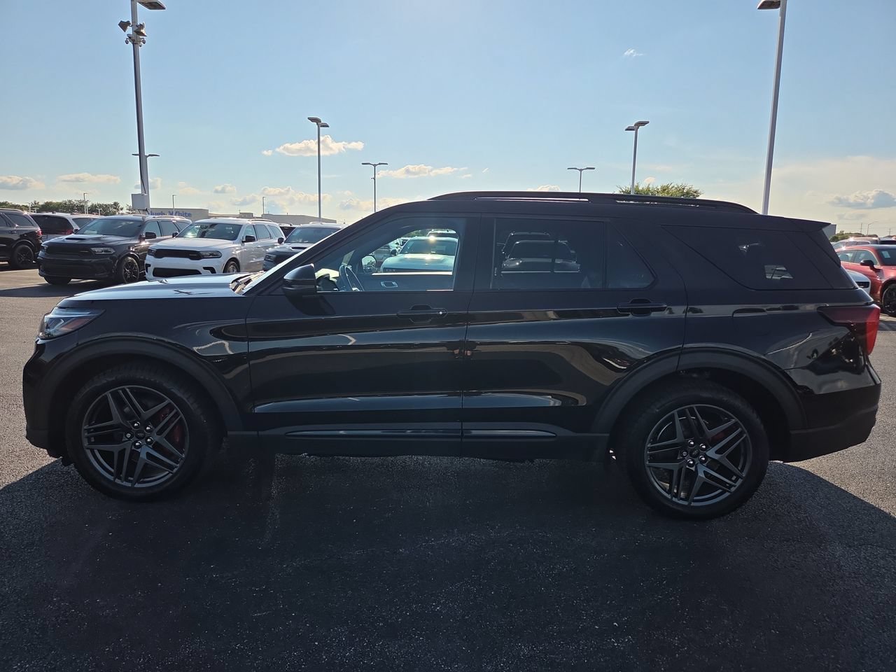 Used 2025 Ford Explorer ST AWD/4WD image 4