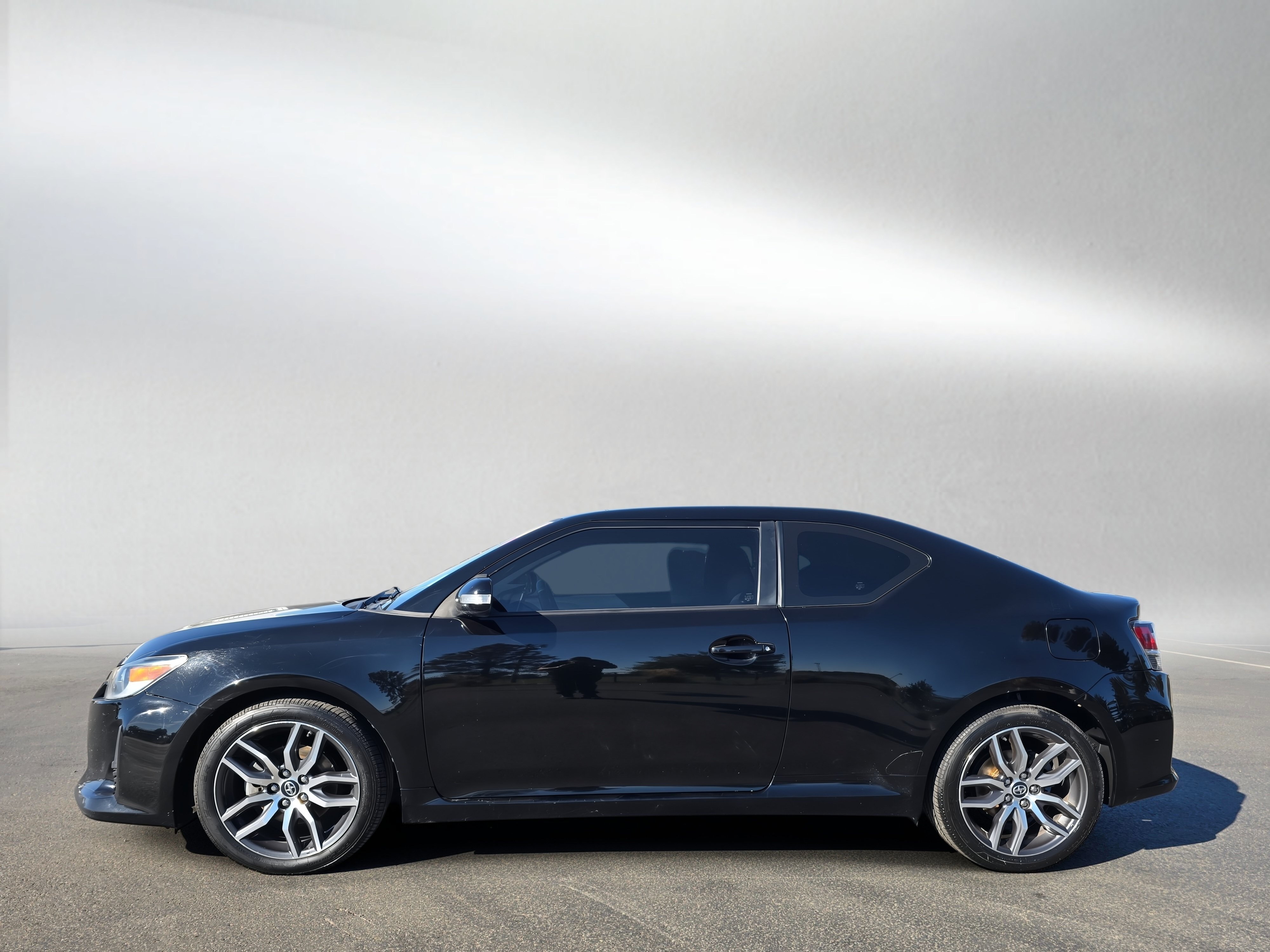 Used 2015 Scion tC FWD image 2