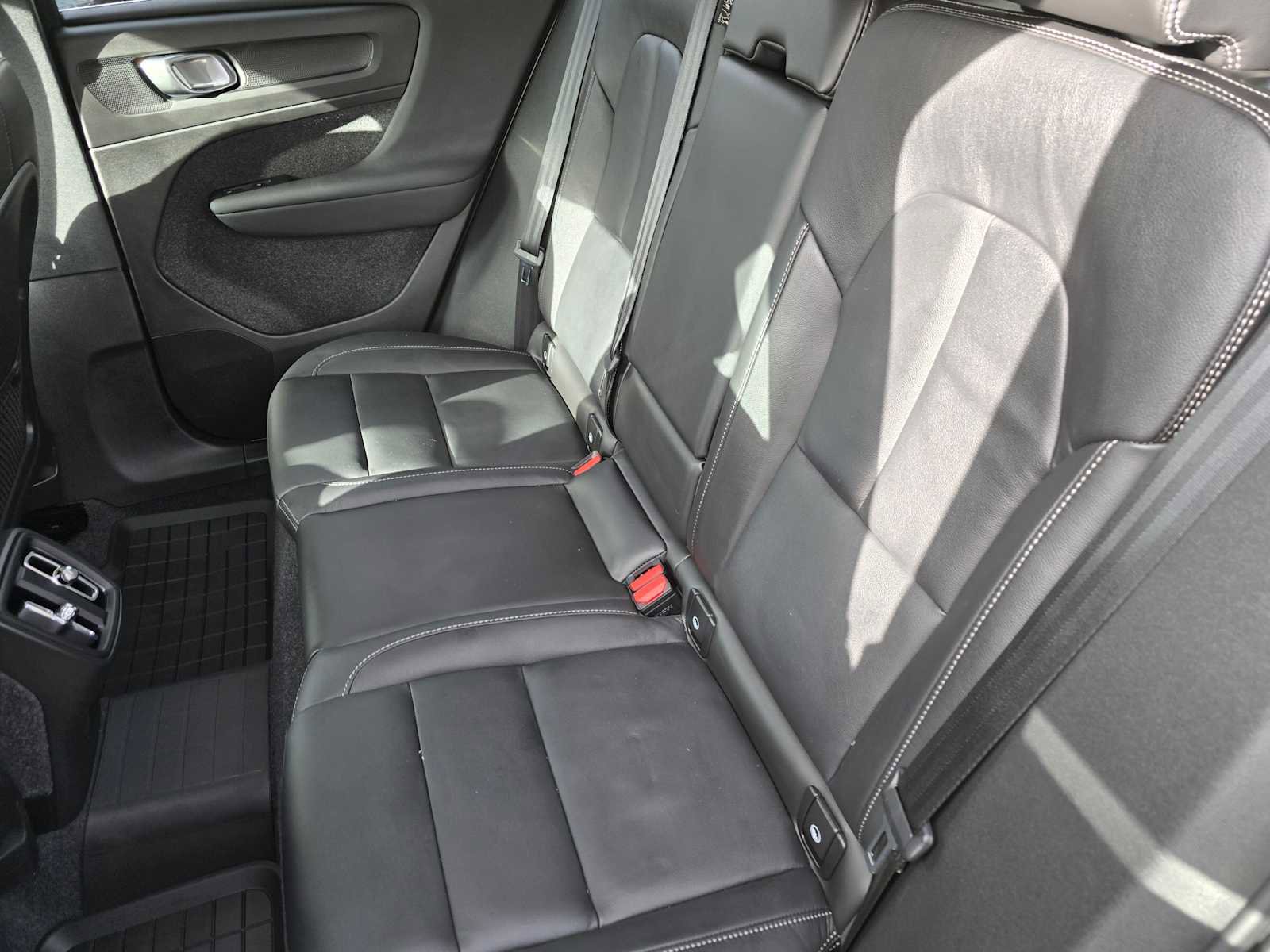 Certified 2025 Volvo XC40 B5 Core w/ Protection Package Premier image 19