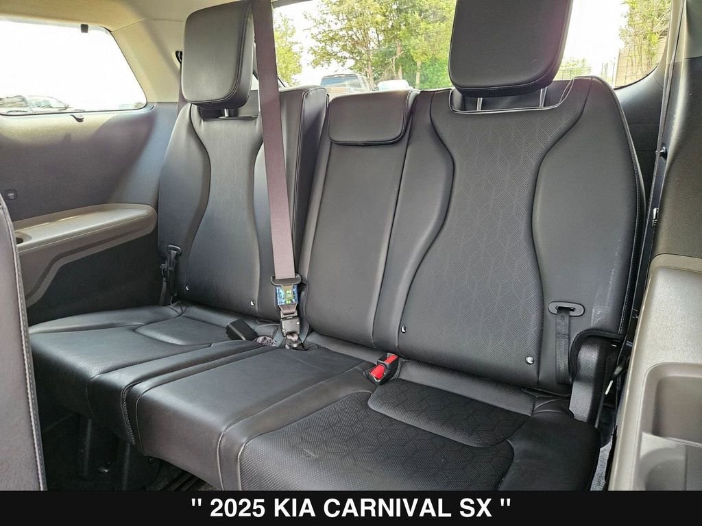 Used 2025 Kia Carnival SX FWD image 17