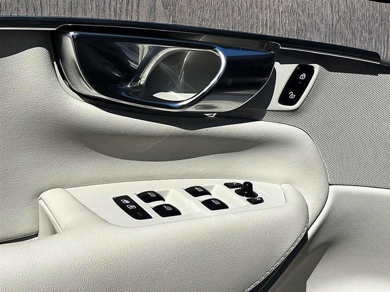 Used 2023 Volvo XC90 B6 Ultimate image 16