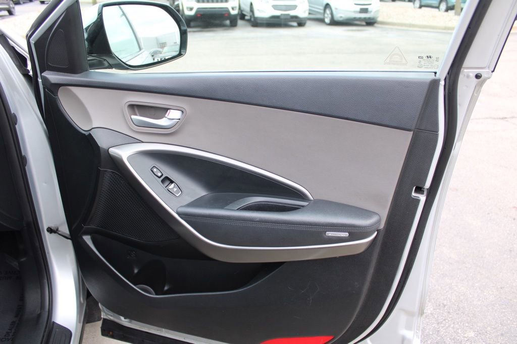 Used 2017 Hyundai Santa Fe SE image 19