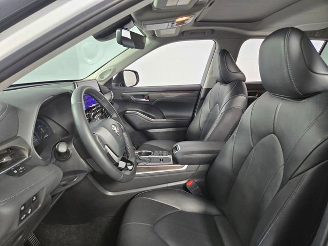 Used 2025 Toyota Highlander Limited image 14
