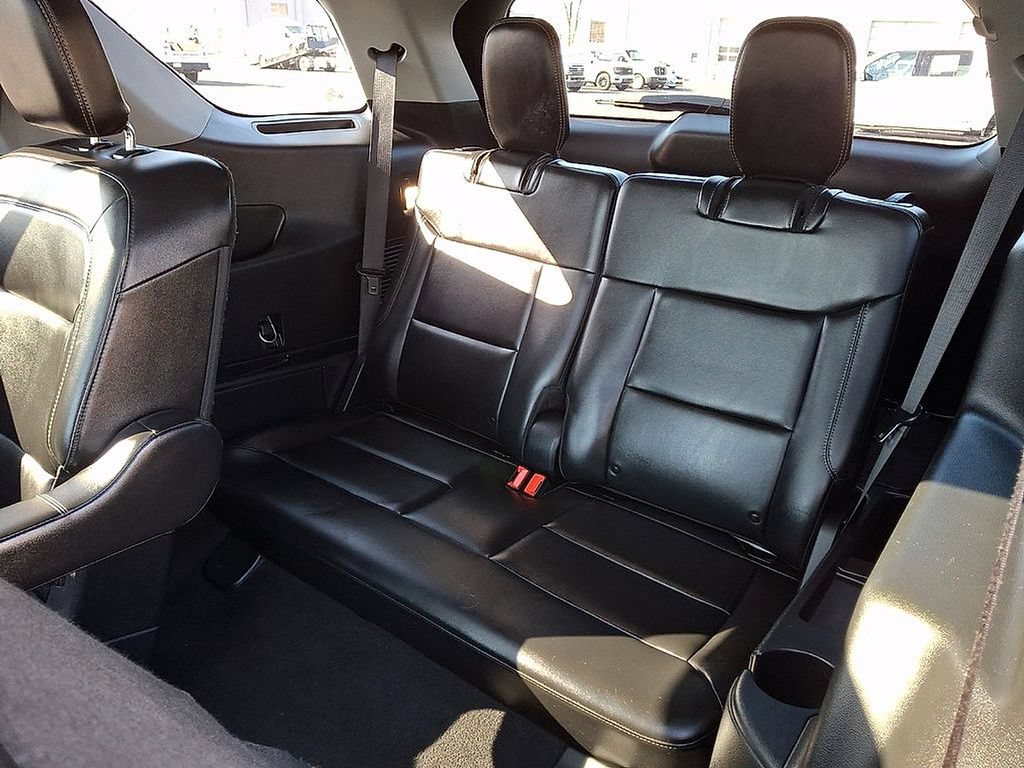 Used 2023 Ford Explorer XLT w/ Equipment Group 202A AWD/4WD image 14