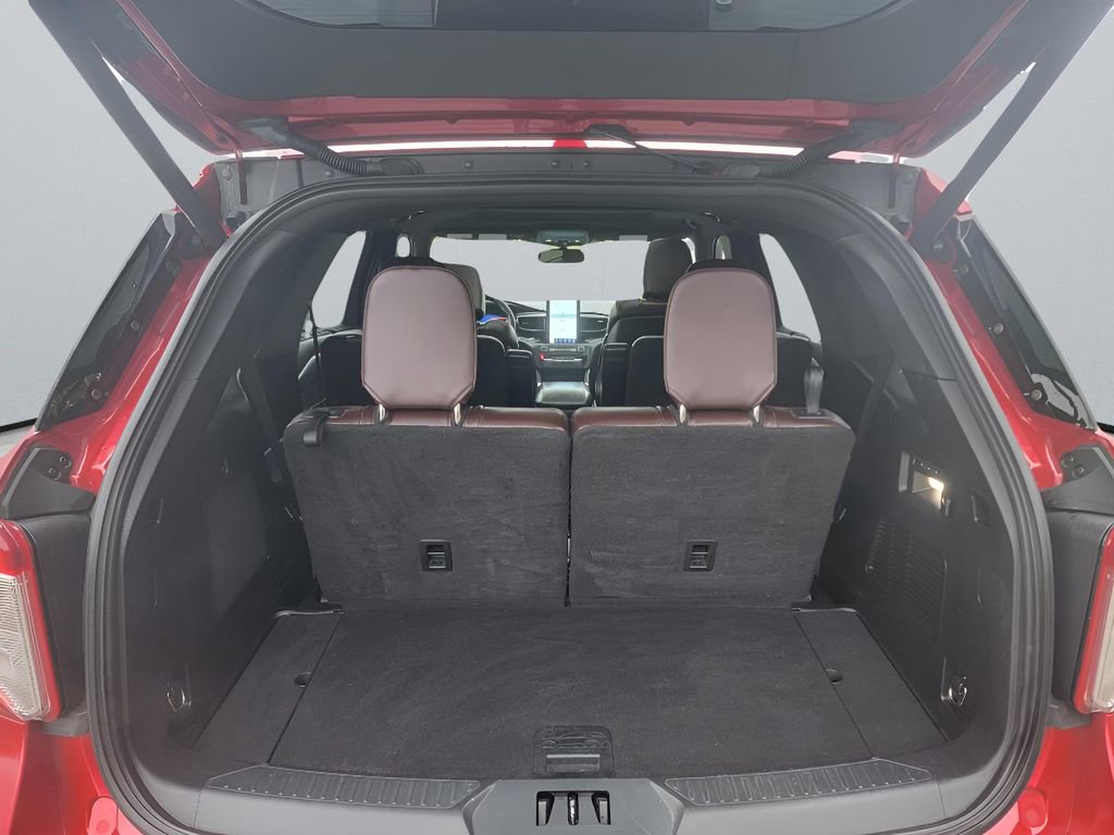 Used 2020 Ford Explorer Platinum w/ Premium Technology Package image 13