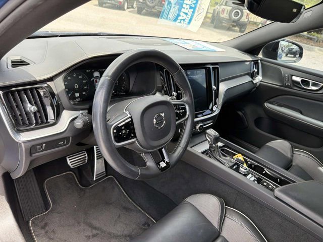Used 2020 Volvo S60 T5 R-Design image 12