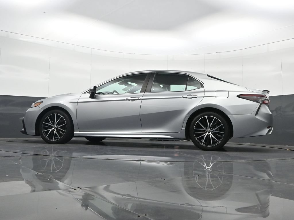 Used 2021 Toyota Camry SE w/ Cold Weather Package AWD/4WD image 32