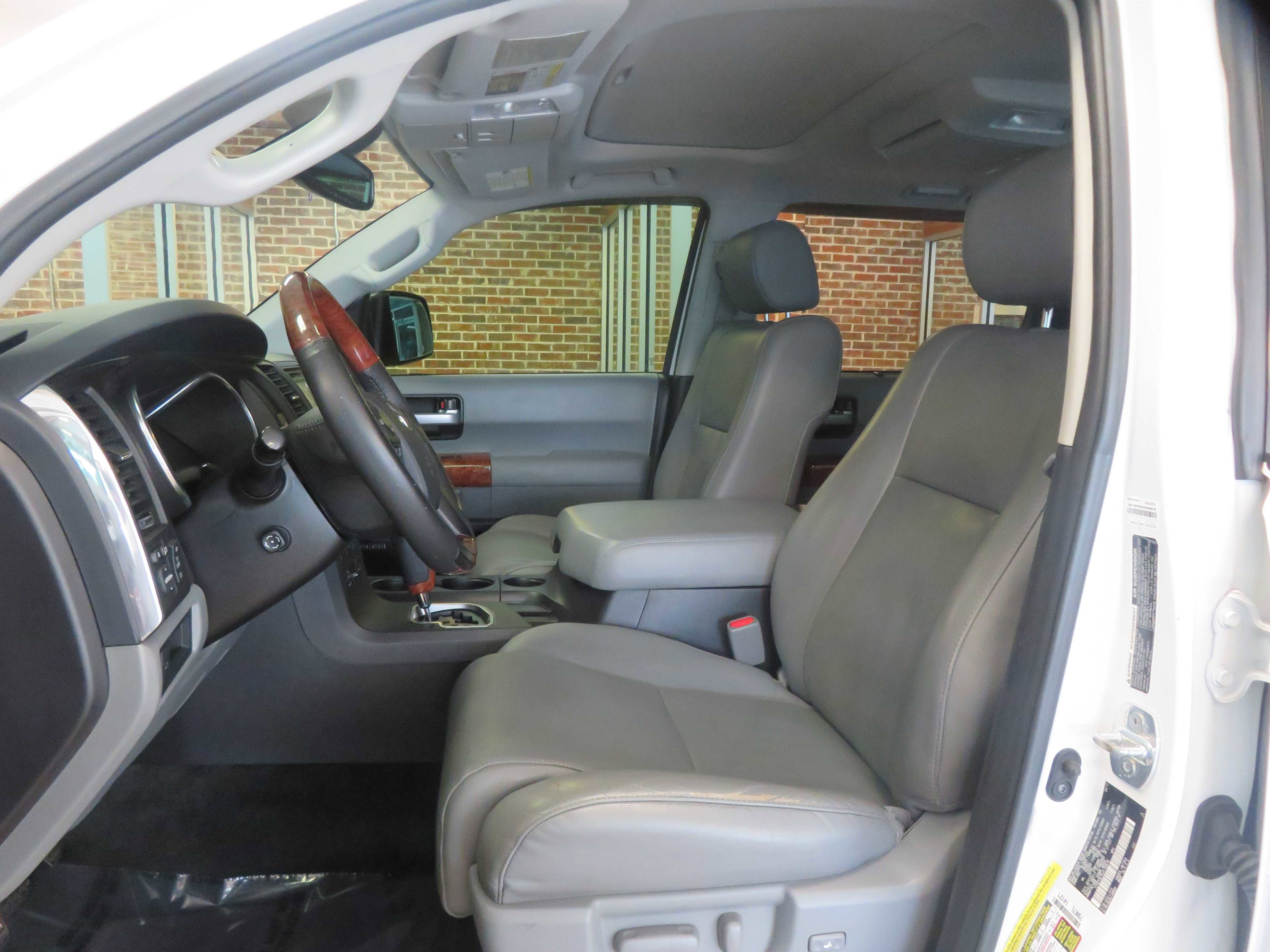 Used 2018 Toyota Sequoia Platinum AWD/4WD image 16