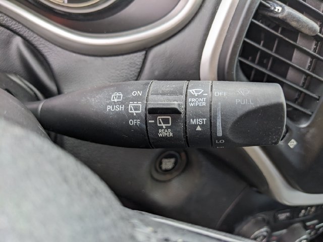 Used 2017 Jeep Cherokee Overland w/ Technology Group AWD/4WD image 28