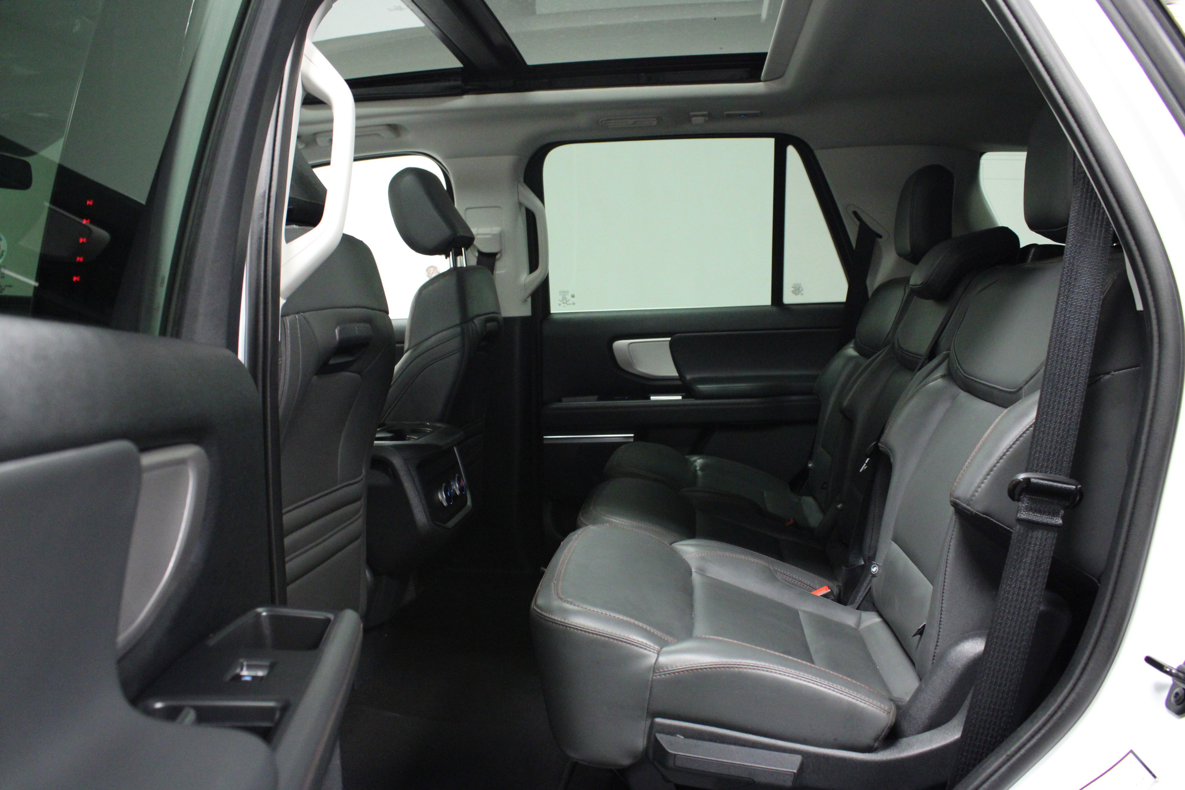 Used 2025 Ford Expedition Active image 13