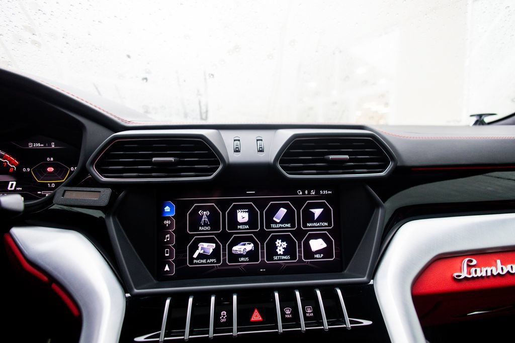 Used 2019 Lamborghini Urus AWD/4WD image 26