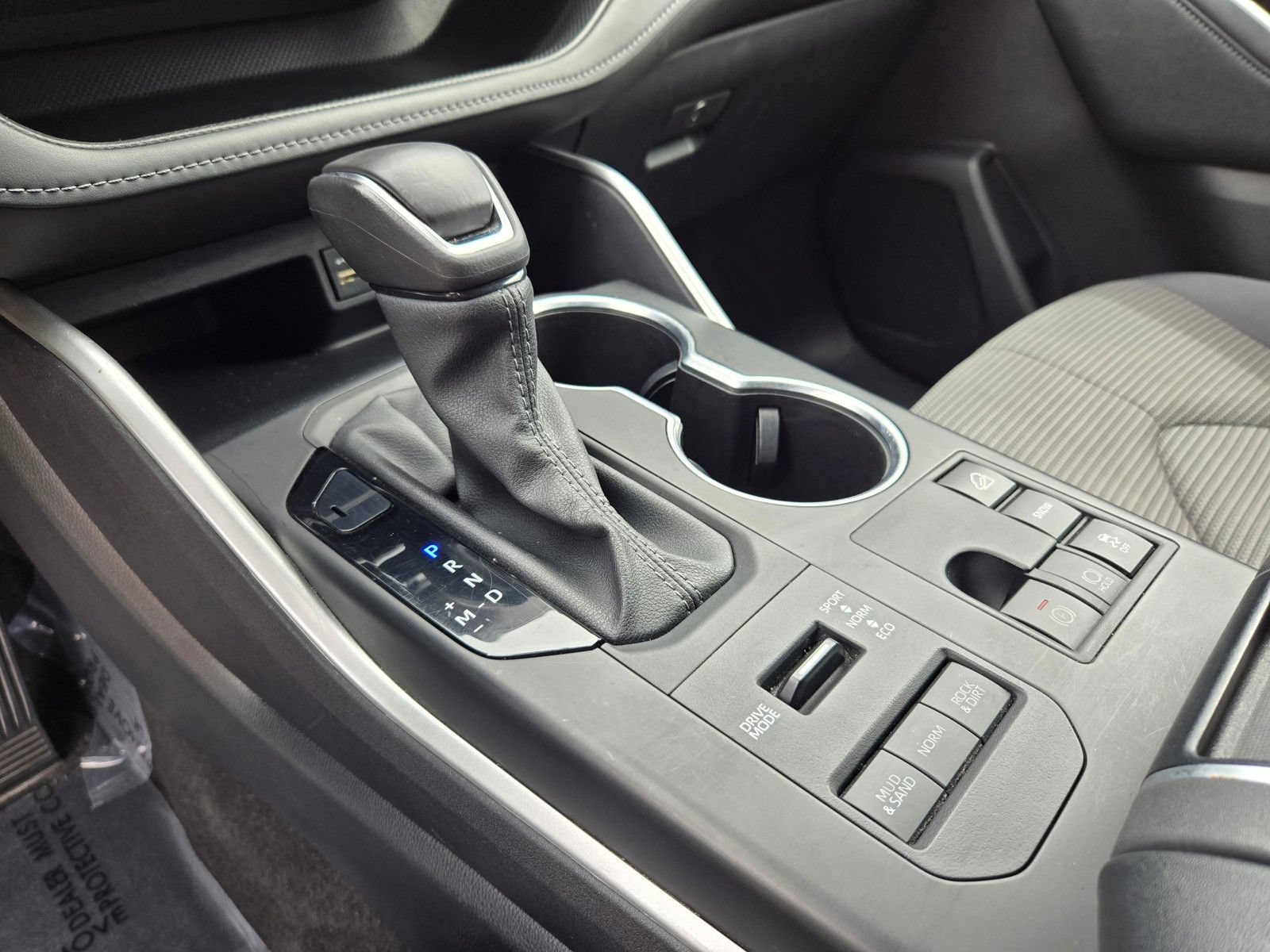 Used 2024 Toyota Highlander LE AWD/4WD image 18