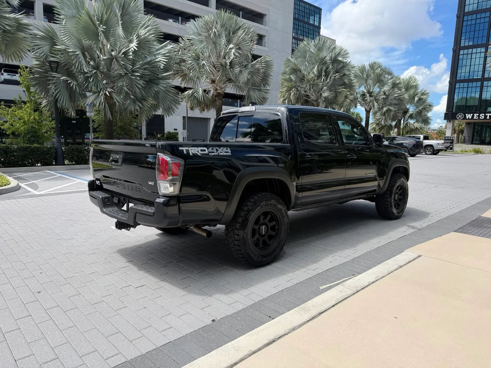 Used 2020 Toyota Tacoma TRD Off-Road w/ Technology Package AWD/4WD image 5