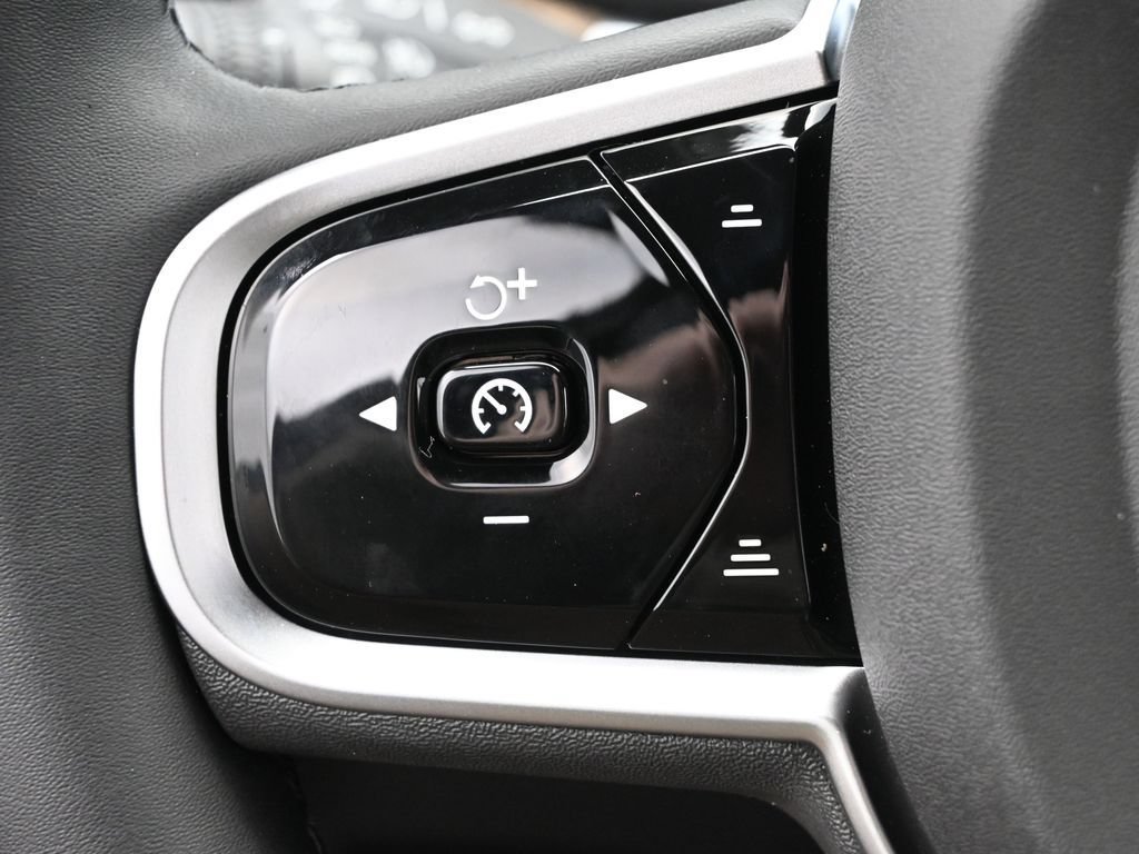 New 2026 Volvo XC60 B5 Plus w/ Protection Package Premier AWD/4WD image 14