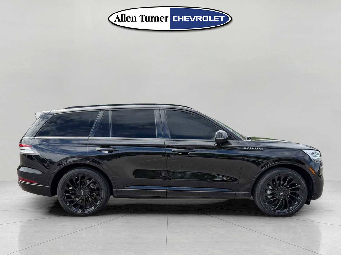 Used 2022 Lincoln Aviator Reserve w/ Equipment Group 201A image 3