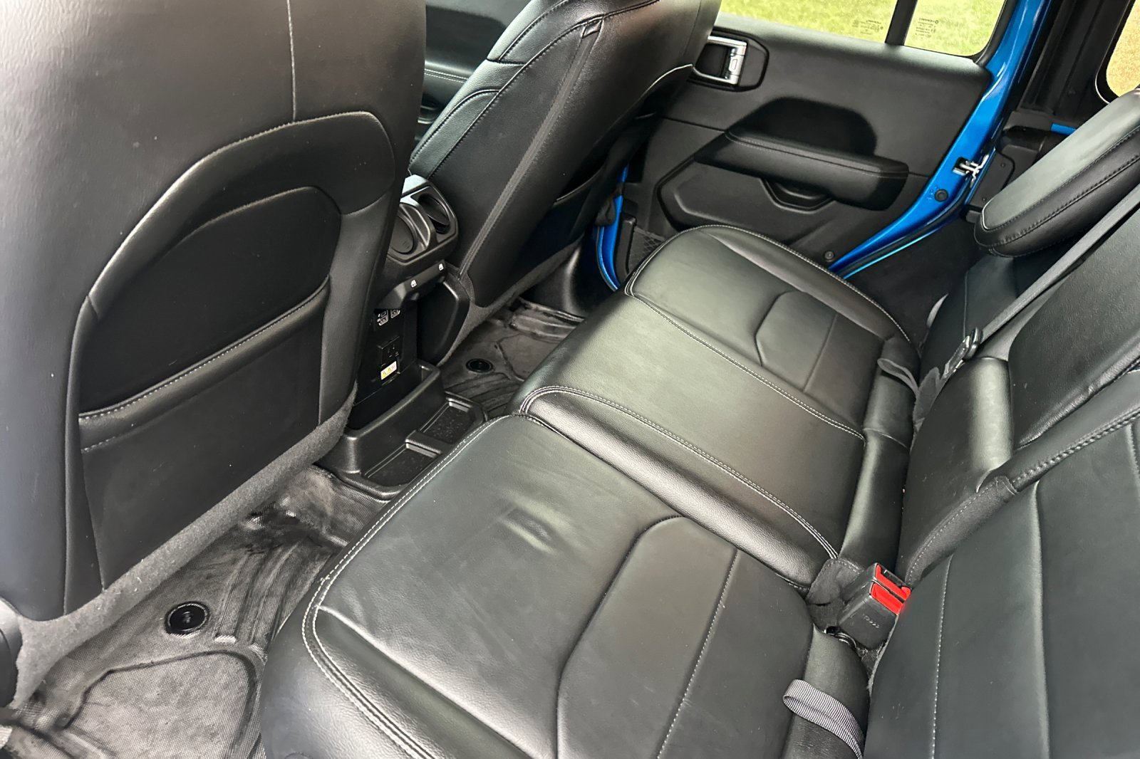 Used 2022 Jeep Wrangler Unlimited Sahara image 12