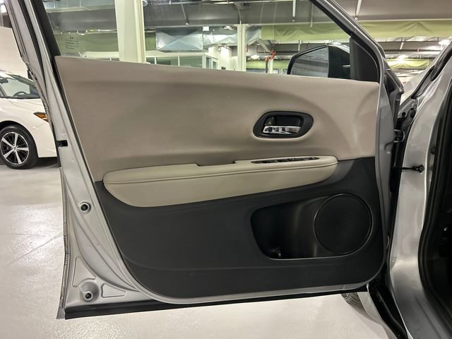 Used 2018 Honda HR-V LX image 9