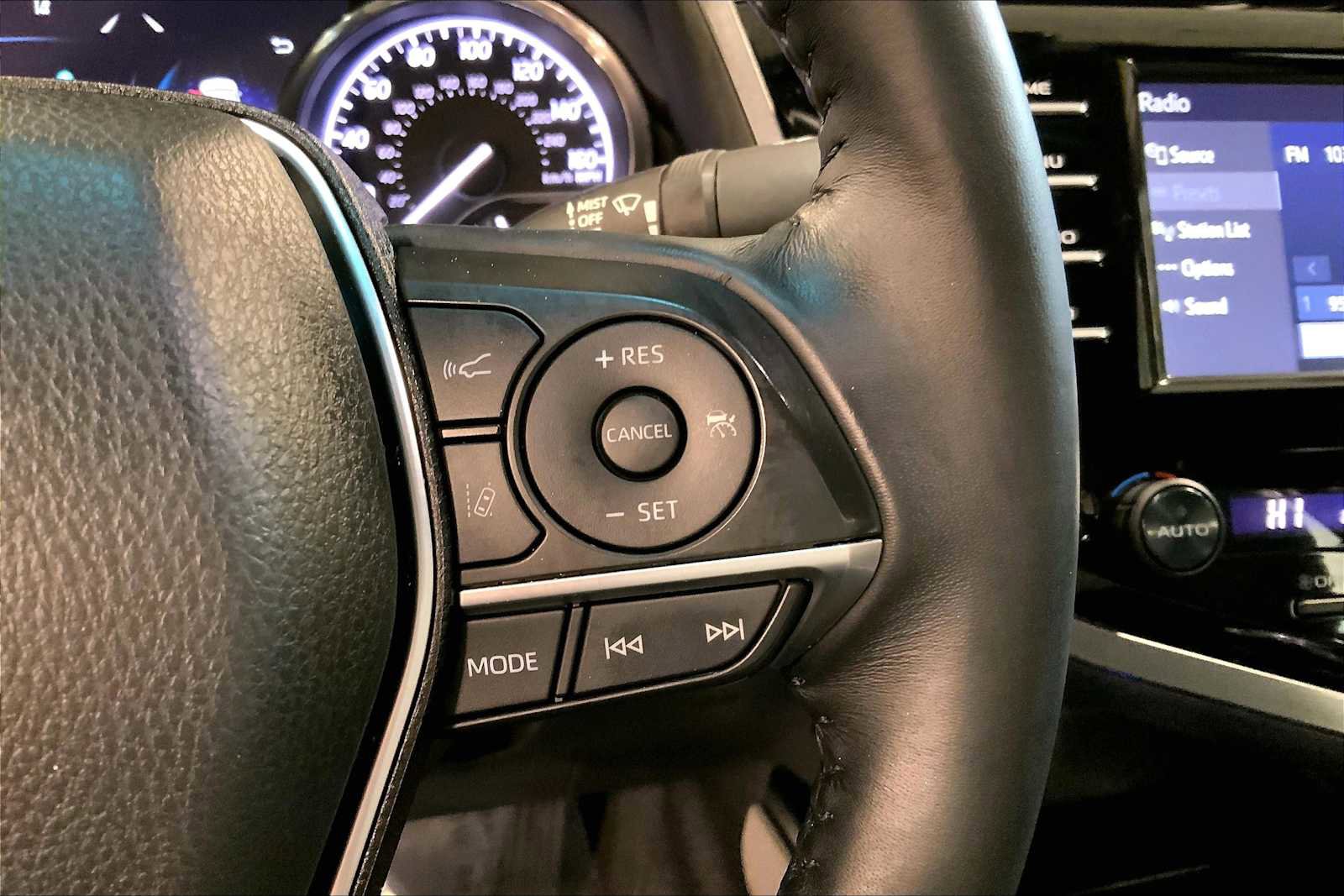 Used 2018 Toyota Camry XLE image 23