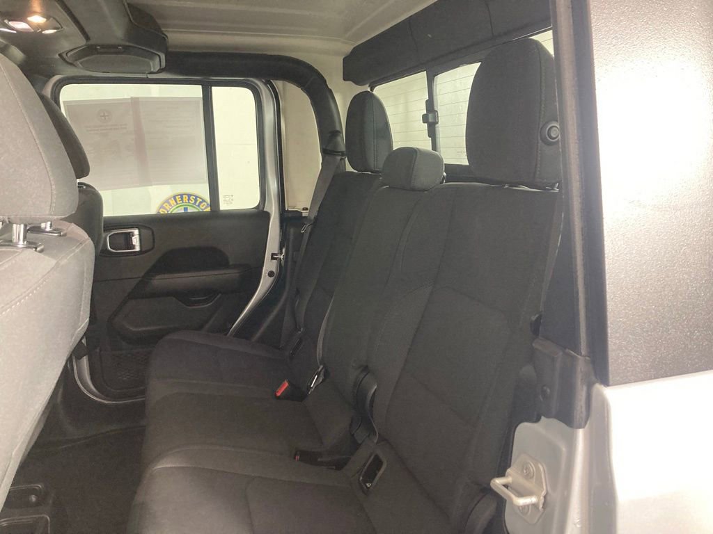 Used 2023 Jeep Gladiator Overland image 15