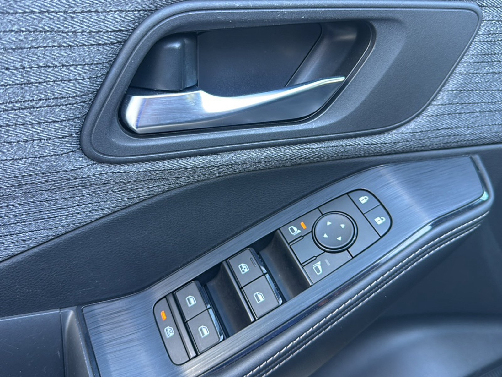 Used 2023 Nissan Rogue SV AWD/4WD image 16