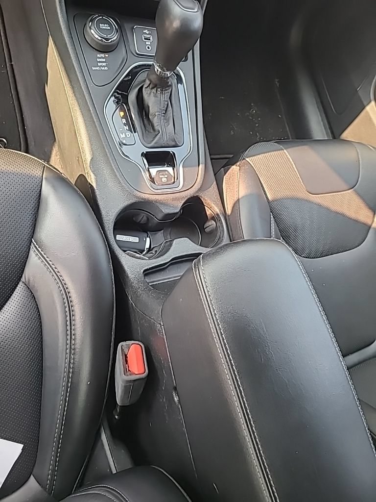 Used 2022 Jeep Cherokee Limited AWD/4WD image 11