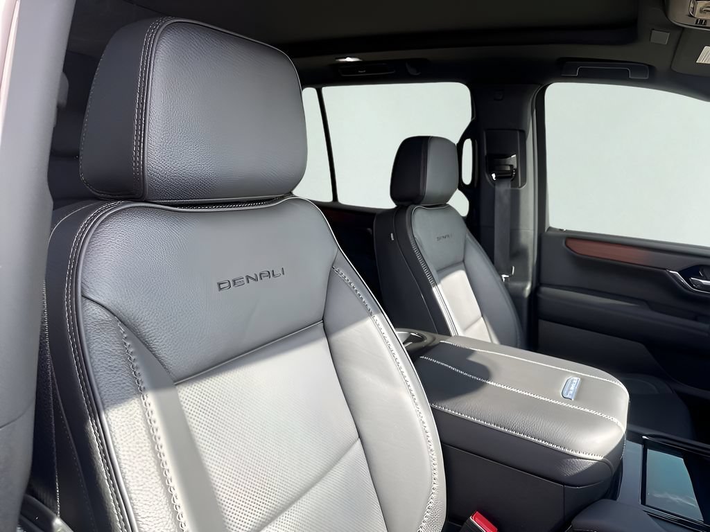 New 2026 GMC Yukon Denali w/ Sun & Power Step Package AWD/4WD image 15