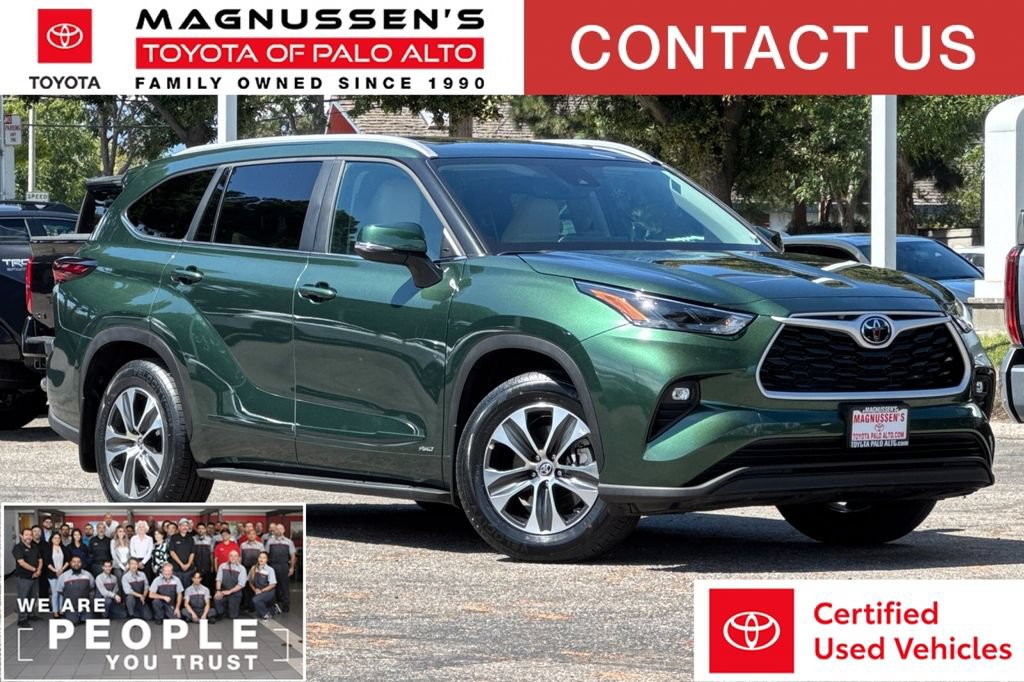 Certified 2025 Toyota Highlander XLE AWD/4WD image 1