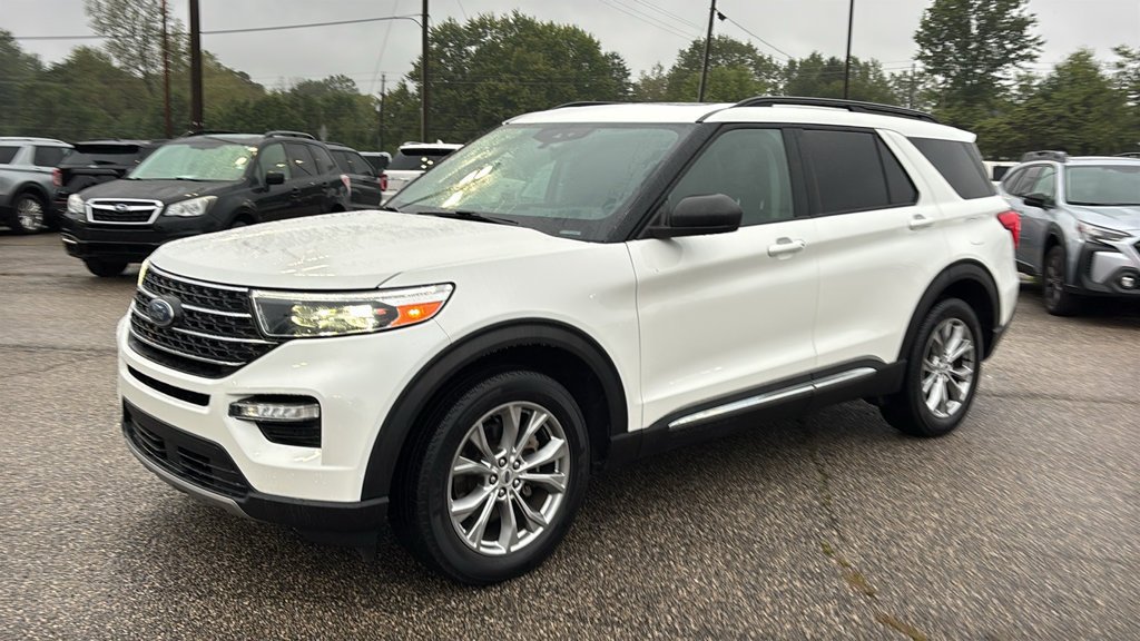 Used 2023 Ford Explorer XLT w/ Equipment Group 202A AWD/4WD image 2