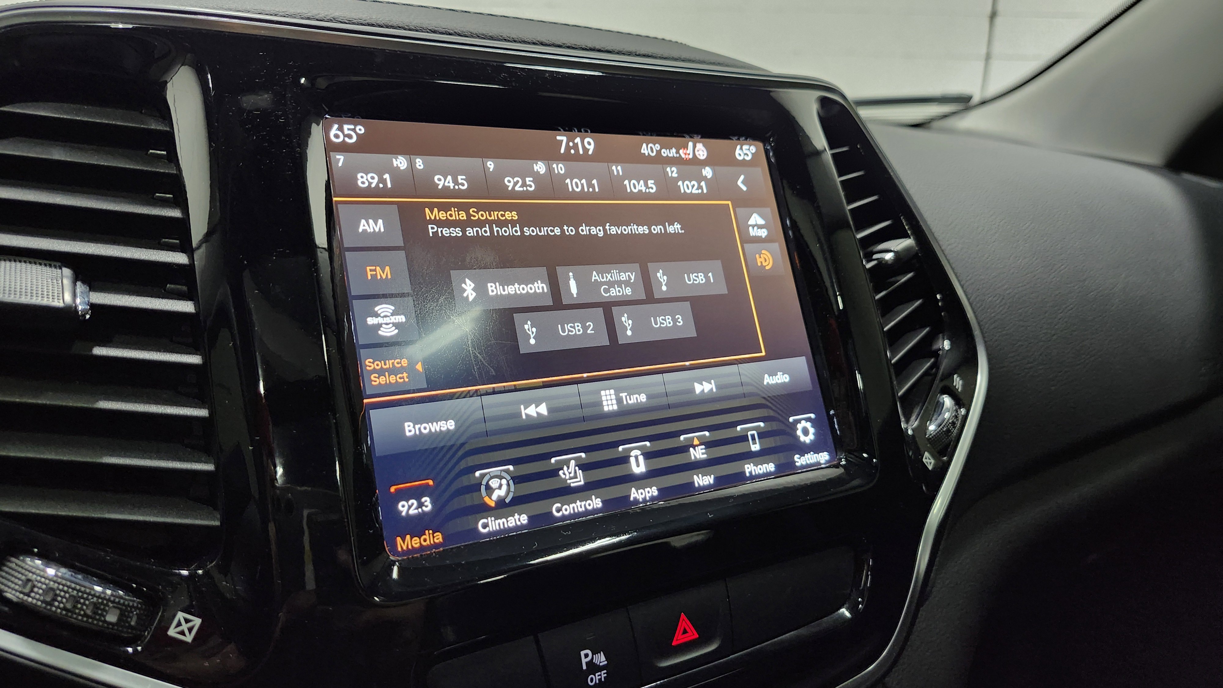 Used 2020 Jeep Cherokee Limited image 8